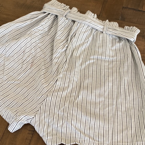 SUPER Soft La Class Stripped Medium Waist Shorts Size Large - Picture 6 of 6